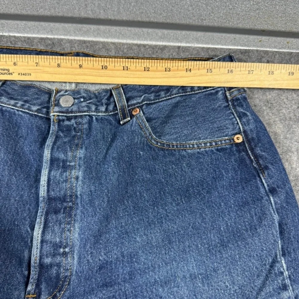 VTG Levis 501 Mens Straight Leg Blue Denim Jeans 32x32 Medium Wash USA Made 90s‎